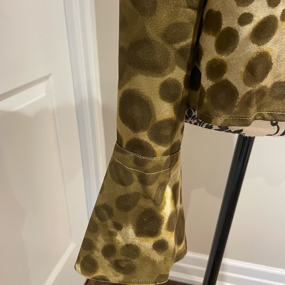 Giraffe print blouse with flared sleeves - Picture 5 of 7
